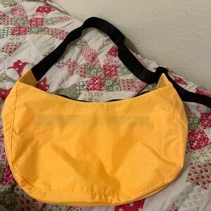 UO Baggu medium crescent NWOT mango